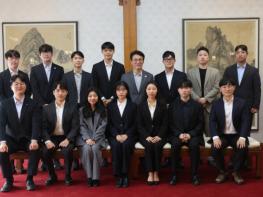 김민석 국무총리, 신임 부처 청년보좌역들과 ‘삼청동 공관 오픈하우스’ 간담회 기사 이미지