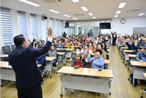 최영일 군수 초청‘어르신과 함께 만드는 행복한 순창’특강 기사 이미지